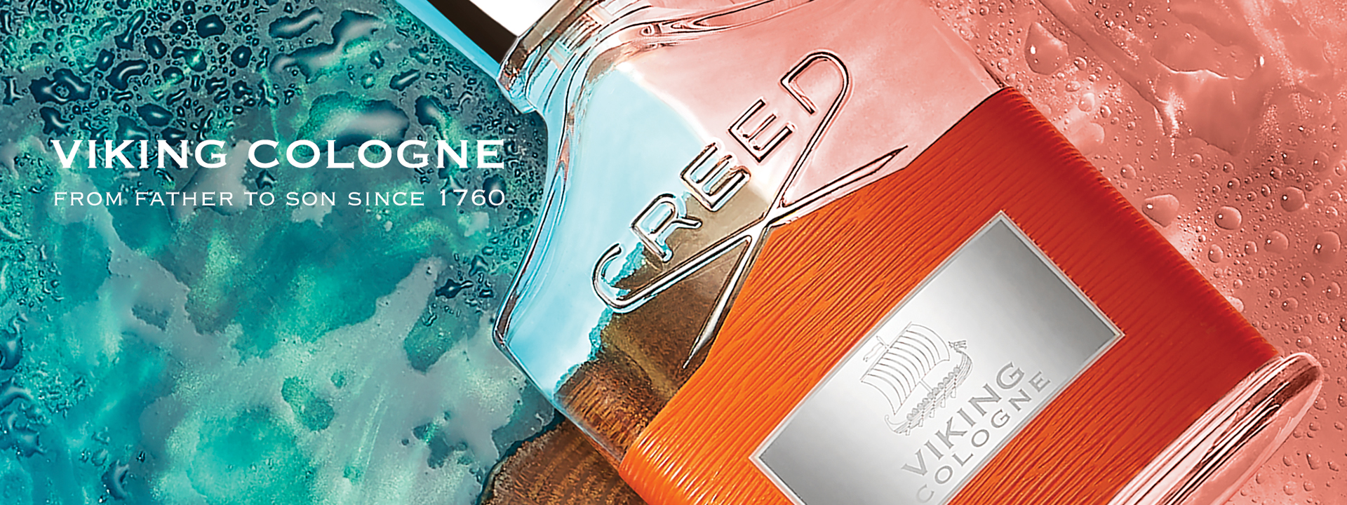 Flasche mit „Viking Cologne“ von Creed vor einem Hintergrund aus blauen und roten Wasserstrukturen, daneben der Schriftzug „From Father to Son Since 1760“.